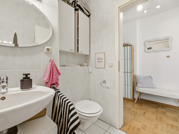 Badezimmer mit Diele