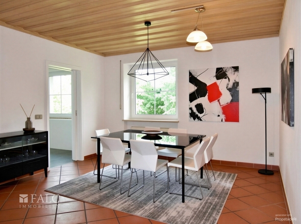 Wohnung 1: Essen, KI bearbeitet