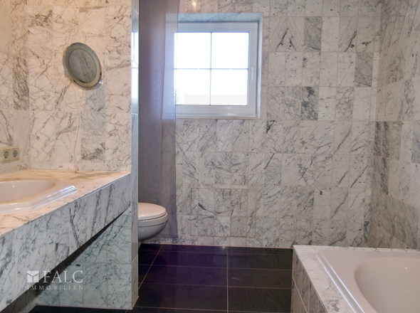 Wohnung 1: Badezimmer