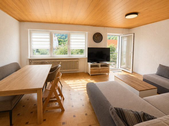 EG Whg Wohnzimmer mit KI entpersonalisiert