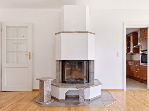 Kamin 1. OG (Möblierung entfernt)