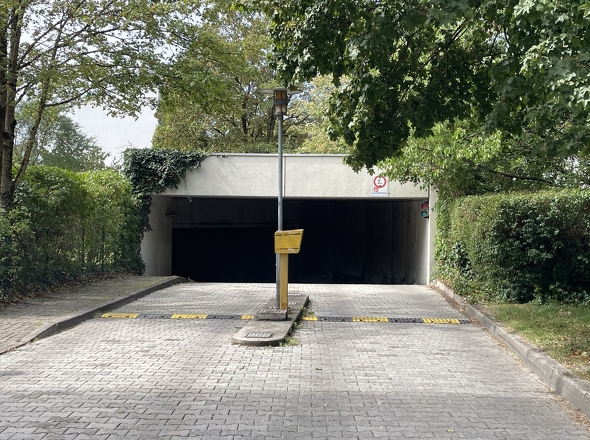 Tiefgaragenein-/ausfahrt