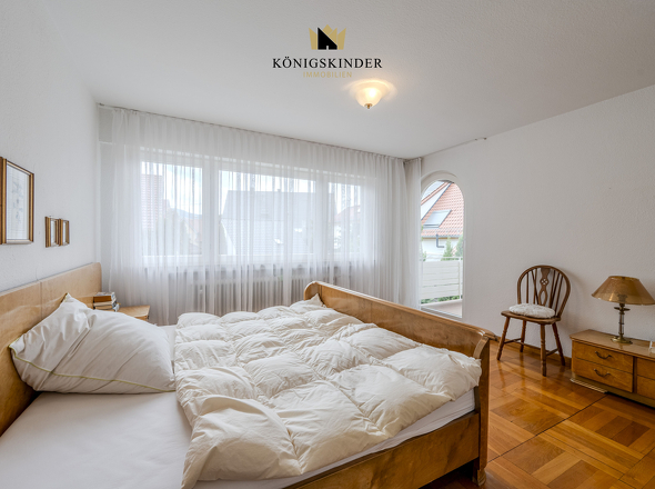 Aufwachen und die Sonne genießen – Schlafzimmer mit direktem Balkonzugang.