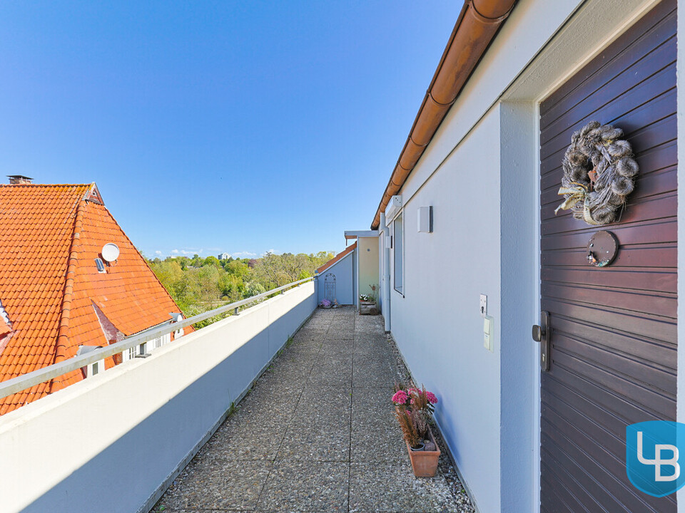 Laubengang zur Wohnungshaustür