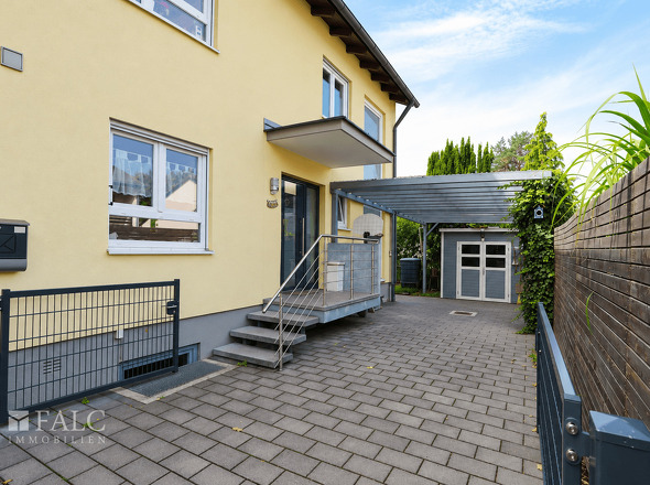 Hauseingang/Carport