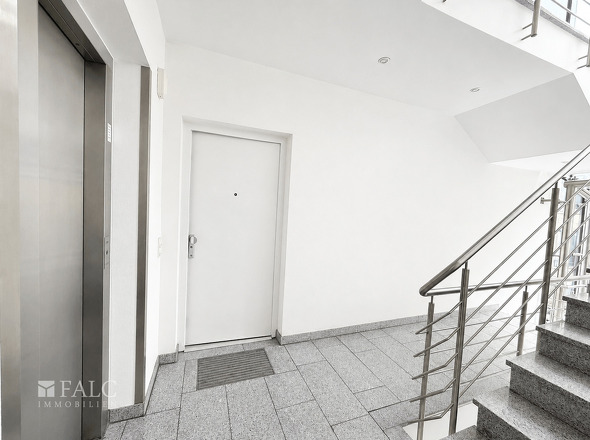 Treppenhaus und Wohnungseingang