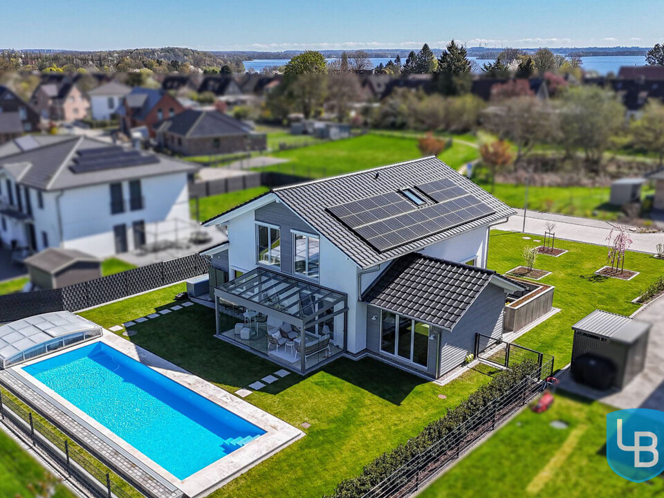 Neubau mit Pool