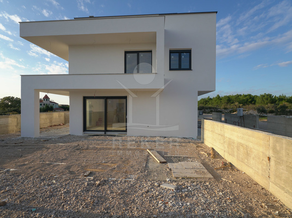 Pool und Terrasse für Entspannung im Freien