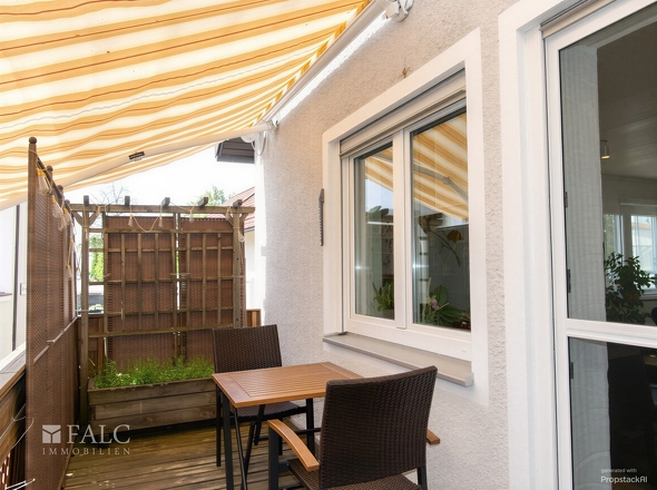 OG: Süd-Balkon, KI bearbeitet