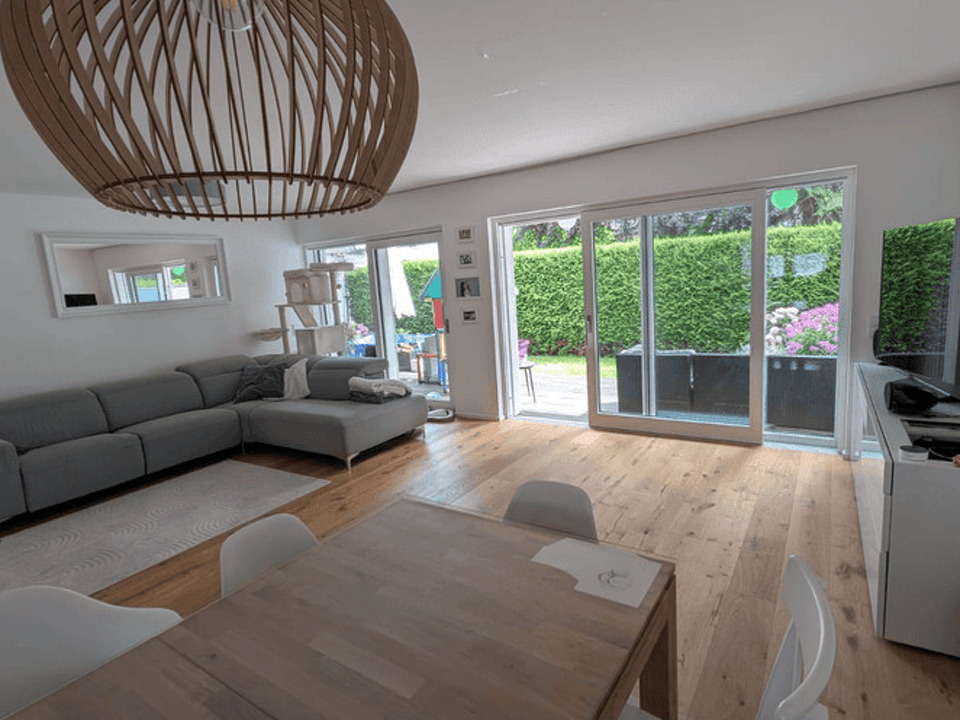 Wohnzimmer mit Esszimmer