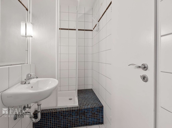 Bad mit Dusche ELW