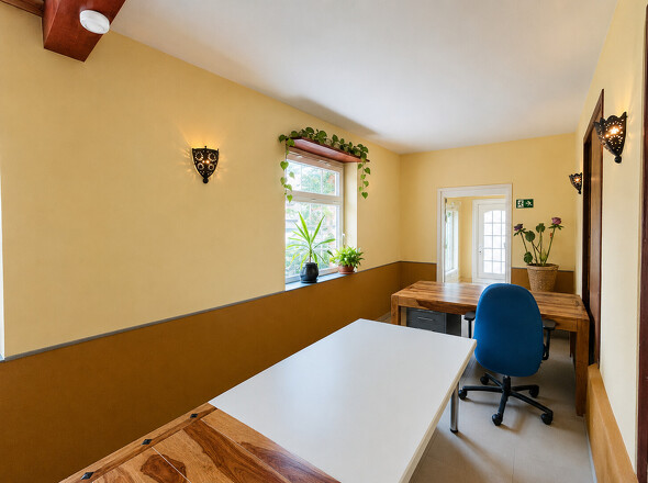 Büro,  enpersonalisiert mit KI