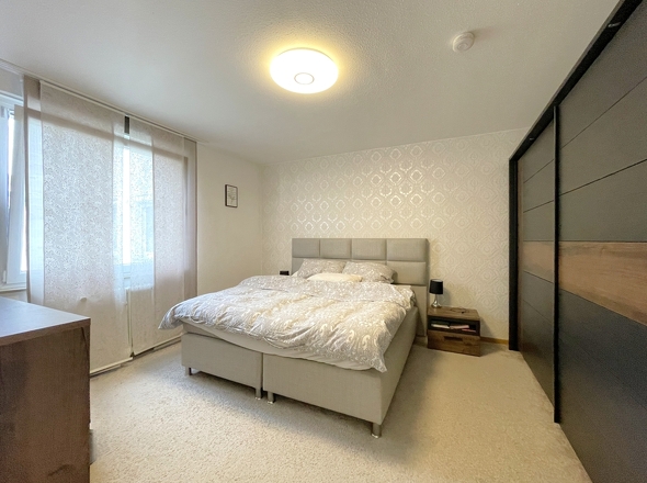 Großes Schlafzimmer