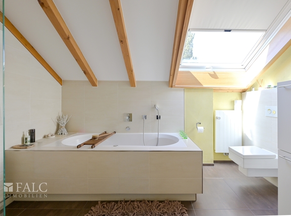DG Badezimmer Wanne WC