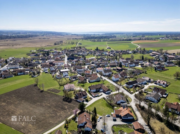 Gebäude mit Kottgeisering Blick Ammersee