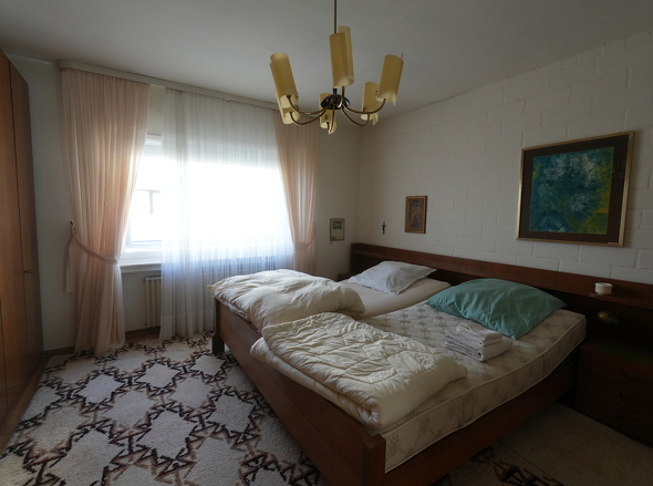 Schlafzimmer 1
