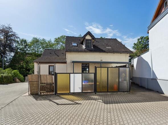 Altbau: Stellplätze