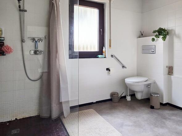 Altbau: Bad EG