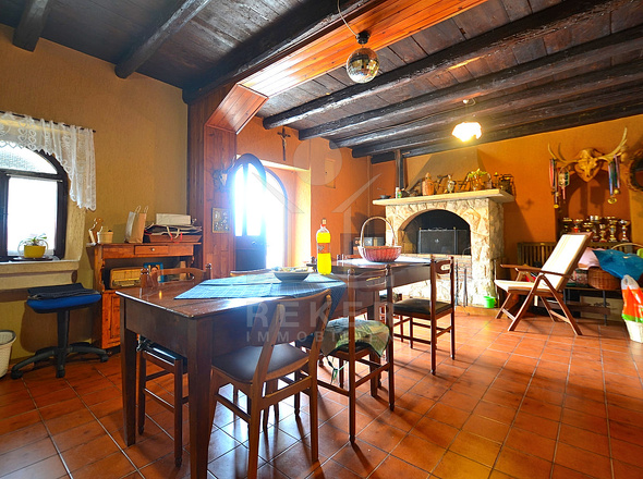 1 Taverne im EG