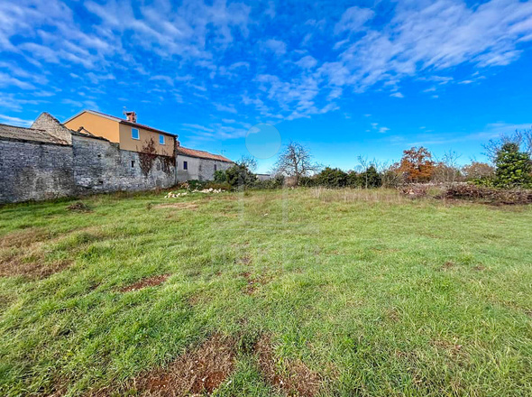 839 m² Baugrundstück am Rand der Bauzone