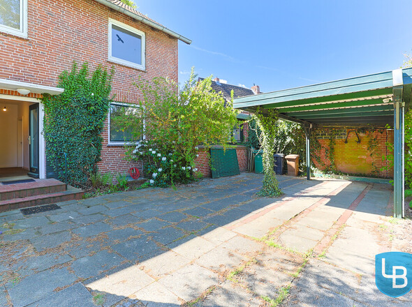 Carport vor dem Haus