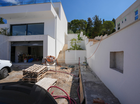 Garage mit Maschinen- und Heizungsraum