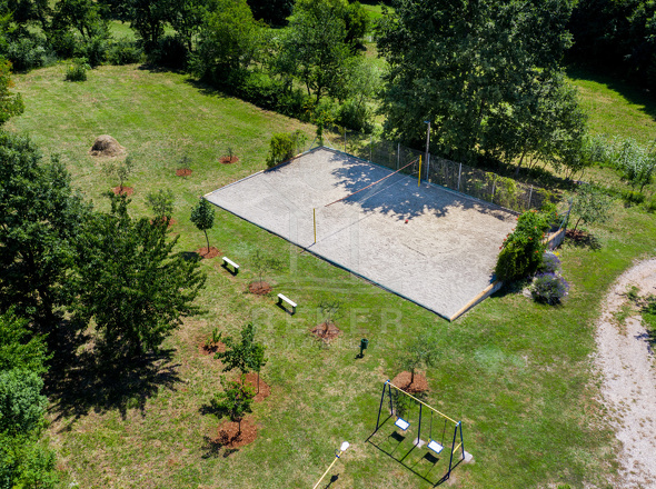 Sagenhafte 10.000 m² Land gehören hierzu