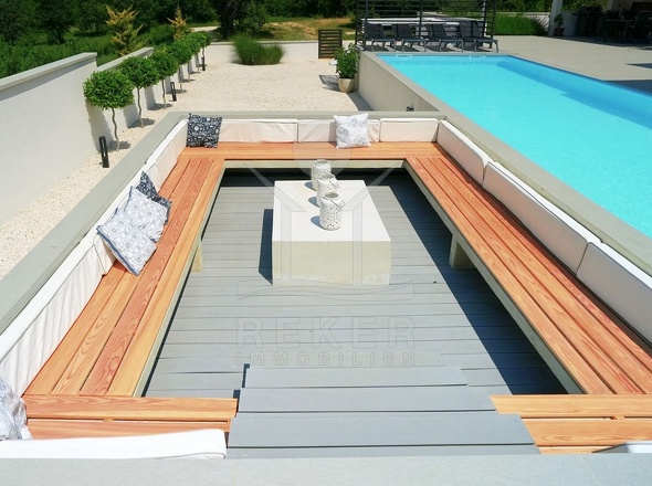 Luxuspool und überdachte Terrasse 
