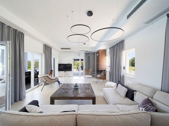 Luxuriöse Villa mit Stil und Eleganz