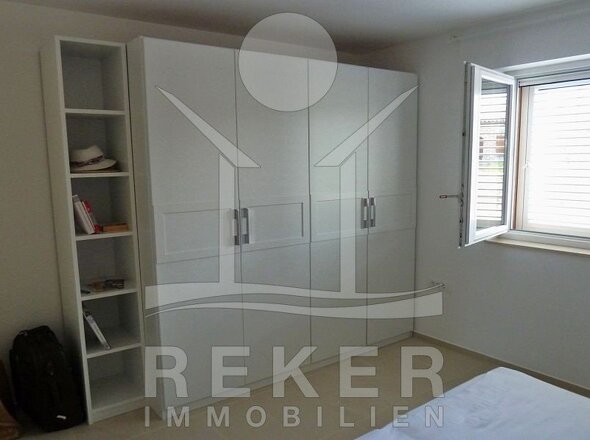 Der Schrank bietet Ihnen einiges an Unterbringungsmöglichkeiten.