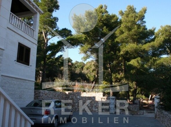 Dieser große Villen-Komplex in Veliki Zaton besteht aus insgesamt drei Villen