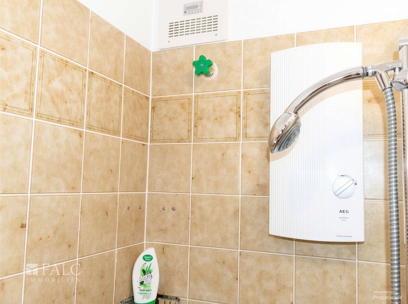 Badezimmer, KI bearbeitet