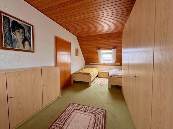 Schlafzimmer DG