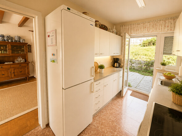 Küche EG mit Ausgang in Garten