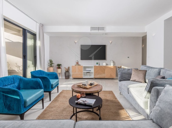 Luxuriöse Villa bietet zwei unabhängige Apartments