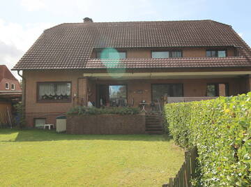 Gartenblick auf das große  ZFH mit rd. 266 m² Wohnfläche