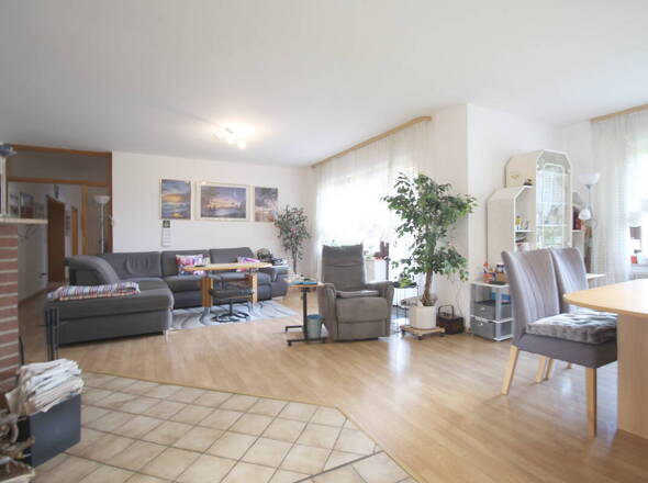 Offener Wohn- u. Essbereich mit Zugang Terrassenzugang EG