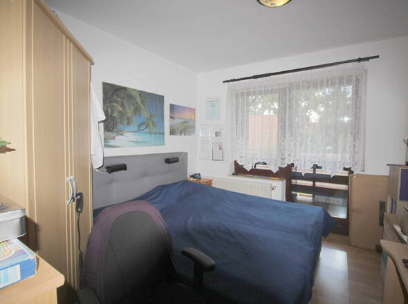 Eltern-Schlafzimmer mit Terrassenzugang EG
