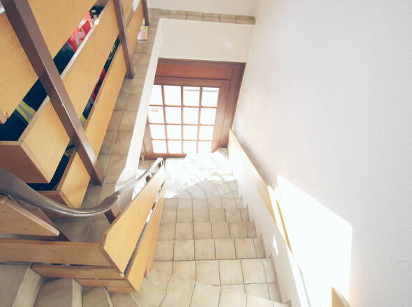 Treppe zur OG-Wohnung