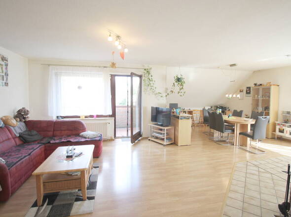 Offene Architektur Wohnzimmer mit Essbereich u. EBK OG