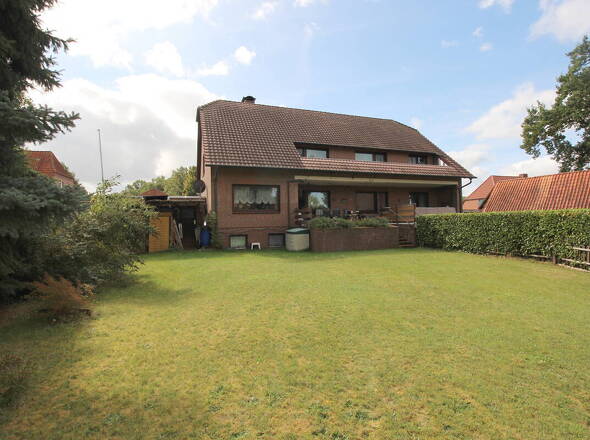 Großflächiger Gartenbereich zugehörig zum ZFH