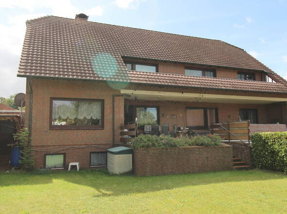 Gartenansicht ZFH mit Loggia OG u. Freisitz EG
