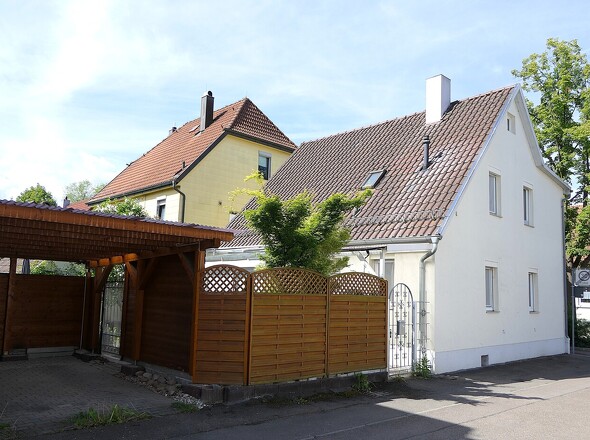 Grundstück mit Carport 
