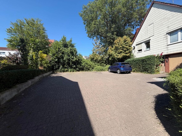 Ein Parkplatz gehört zu Apartment 1