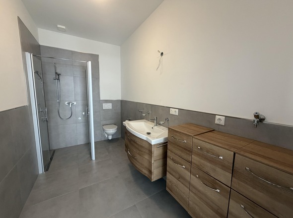 Modernes Duschbad
