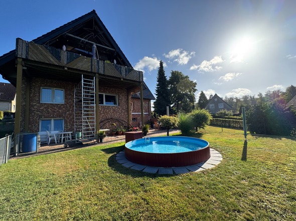 Garten mit Pool