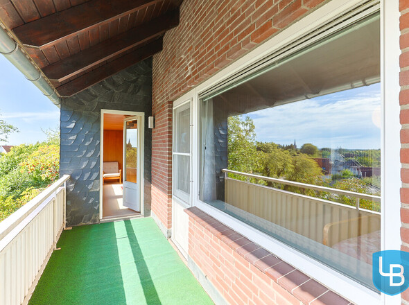 Balkon mit zwei Zugängen