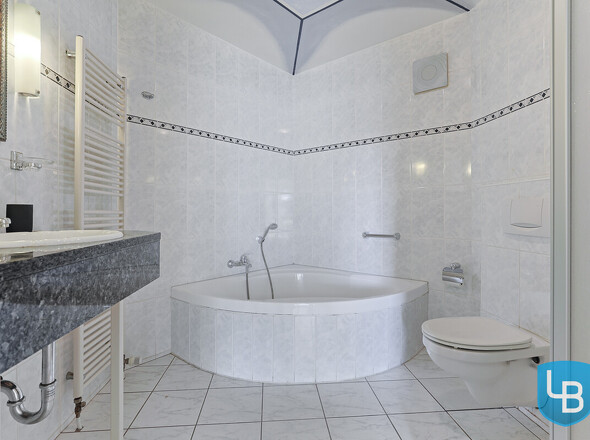 ...und Badezimmer en suite