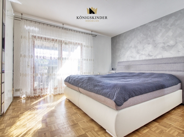 Schlafzimmer mit Zugang in den Garten 