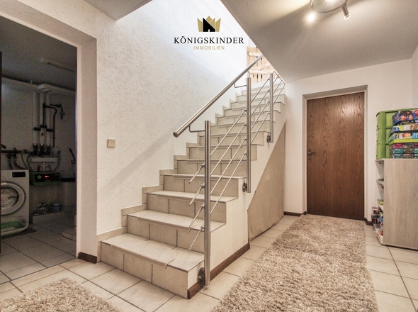 Treppe in das Untergeschoss